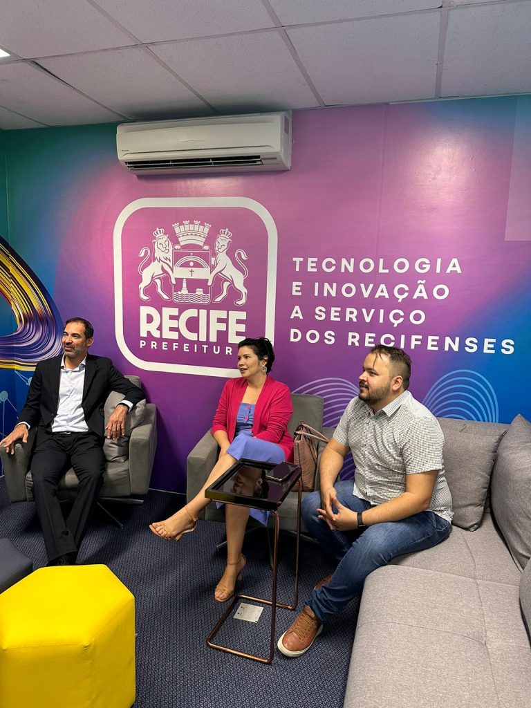 Fernando Pellozo visita Recife para conhecer os sistemas de informação desenvolvidos na cidade