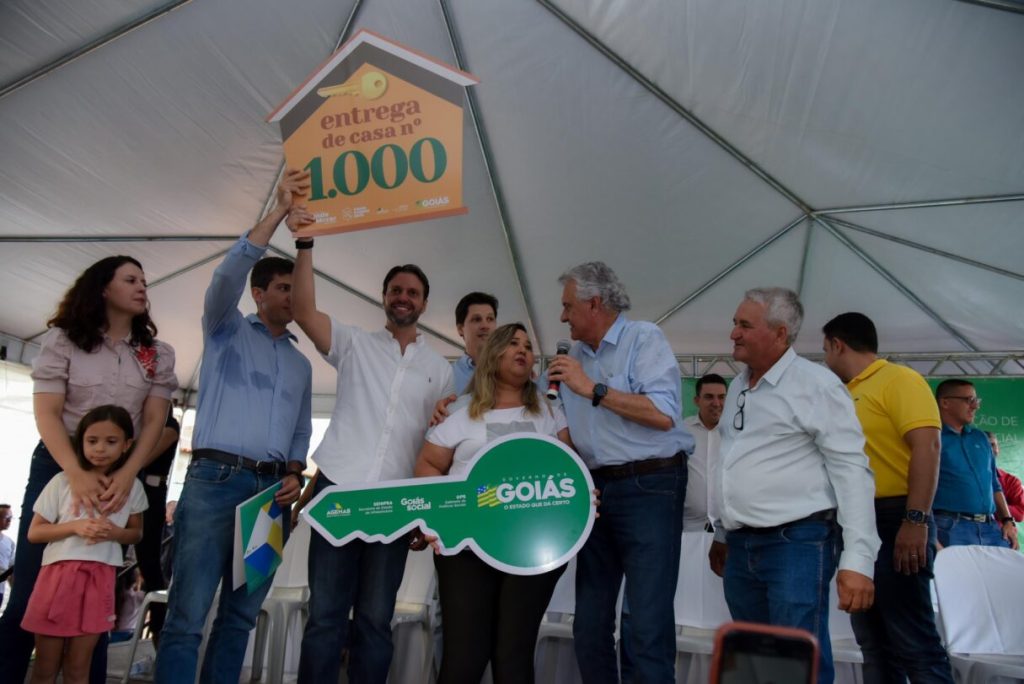 Caiado entrega 130 casas a custo zero em três municípios